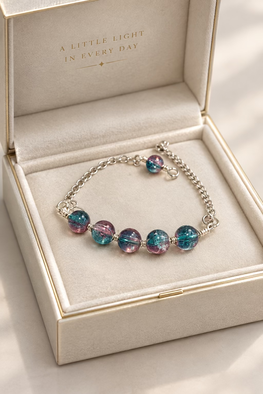 Aurora Kiss handmade teal and pink dual-colour glass bead bracelet in silver-toned copper wire.